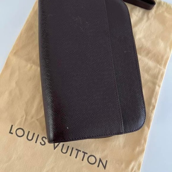 Louis Vuitton Epi leather pouch for men - Picture 8 of 11